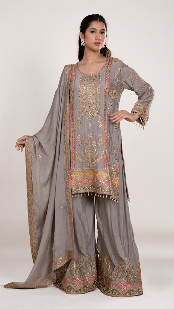 Yuvika Round Neckline Heavy Suit in Grey