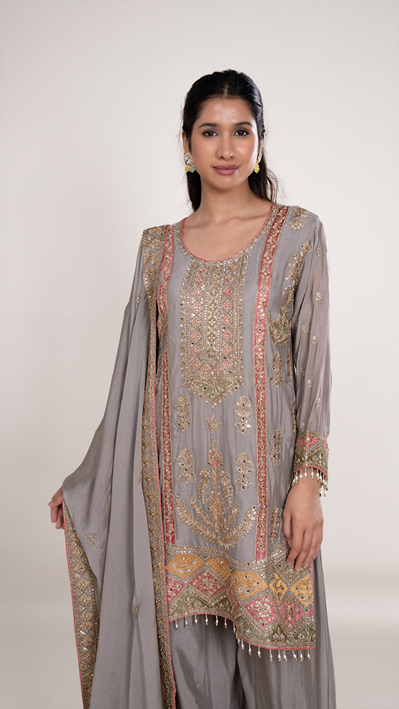 Yuvika Round Neckline Heavy Suit in Grey