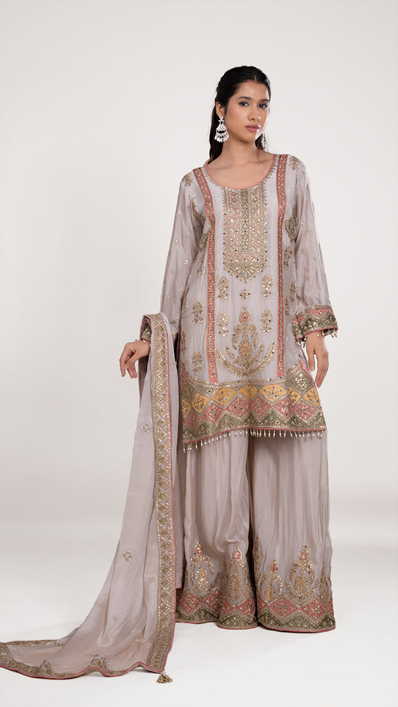 Yuvika Round Neckline Heavy Suit in Ivory